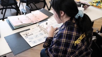 服裝學(xué)院師生赴浙江理工大學(xué)多耐福校外教學(xué)實踐基地考察時尚輔料行業(yè)與教具銷售