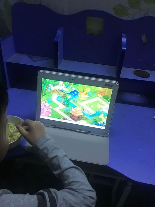 電子產品進課堂 賦能教學多樣性，而非加重家庭負擔